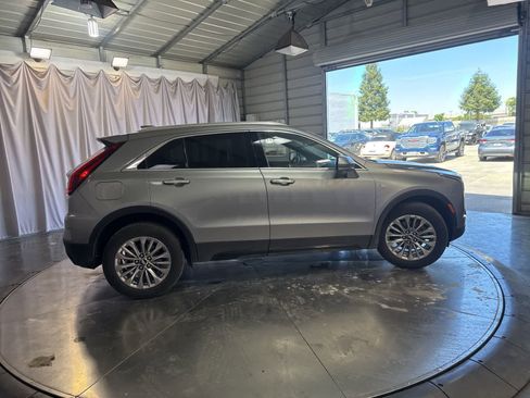 Used 2024 Cadillac XT4 Premium Luxury FWD image 4