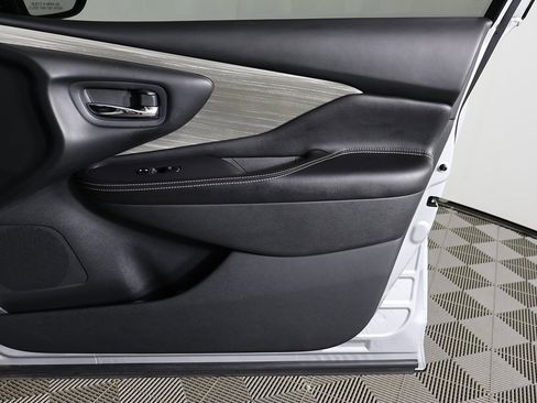 Used 2018 Nissan Murano S image 18