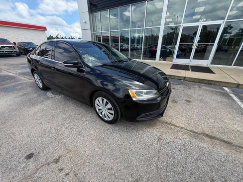 Used 2013 Volkswagen Jetta SE FWD image 2