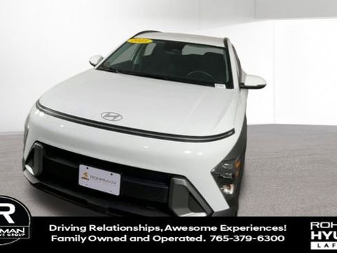 Used 2025 Hyundai Kona SEL image 3