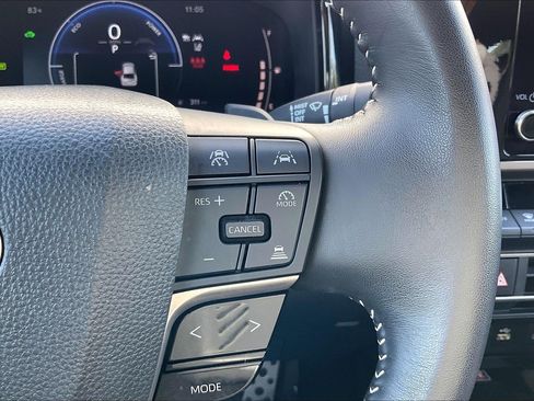 Used 2025 Toyota Camry SE FWD image 23