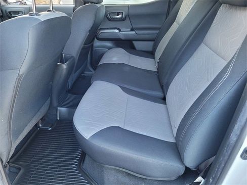 Certified 2022 Toyota Tacoma TRD Off-Road image 18