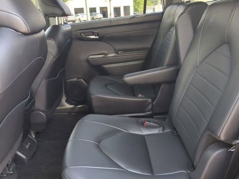 Certified 2024 Toyota Highlander XLE image 14
