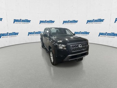 Used 2023 Nissan Frontier SV w/ Technology Package AWD/4WD image 3