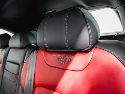 Used 2019 Bentley Bentayga image 31