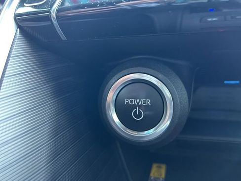 Used 2024 Toyota Venza XLE image 24