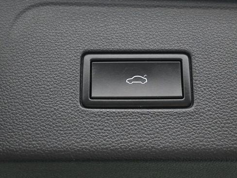 Used 2018 Volkswagen Atlas SEL Premium image 32