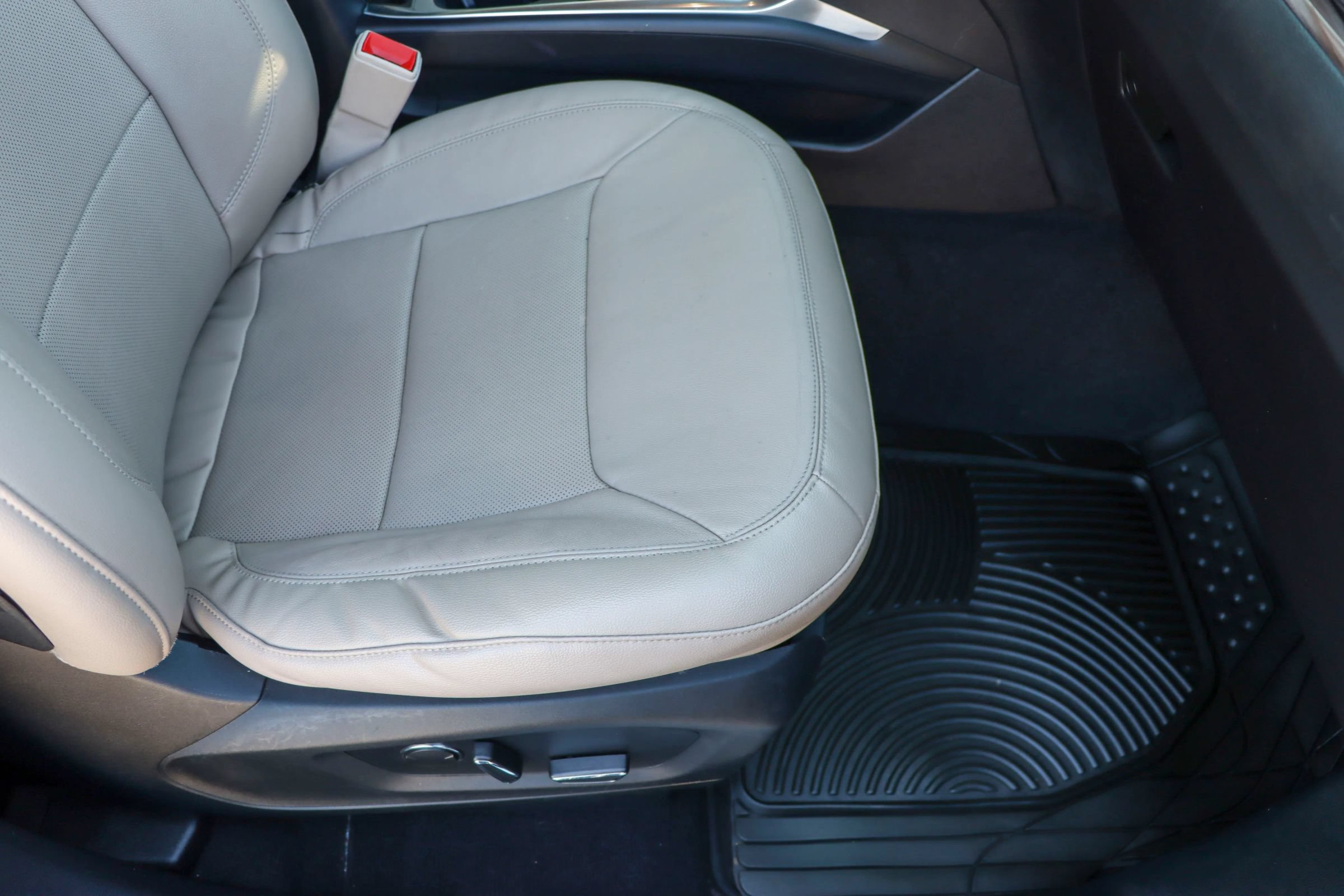 Used 2020 Ford Explorer Limited RWD image 25