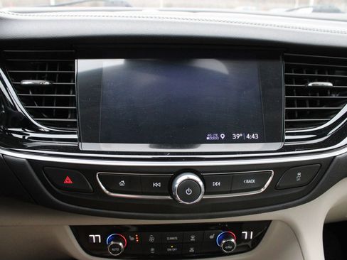 Used 2019 Buick Regal Essence w/ Driver Confidence Package I image 25