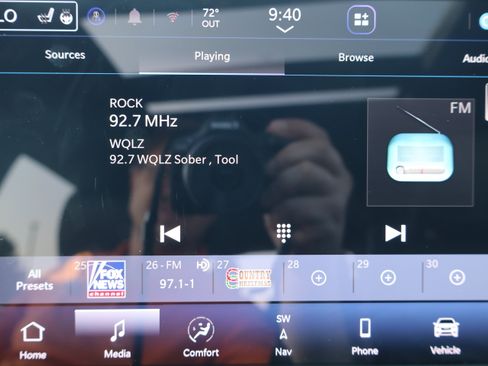 Used 2025 Chrysler Pacifica Limited FWD image 20
