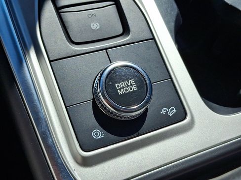 Used 2022 Ford Explorer XLT w/ Equipment Group 202A AWD/4WD image 28