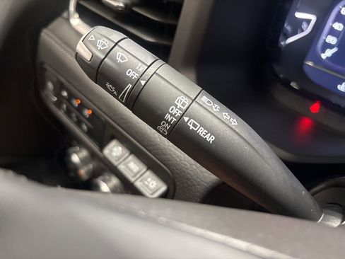 Used 2024 GMC Yukon XL Denali image 33