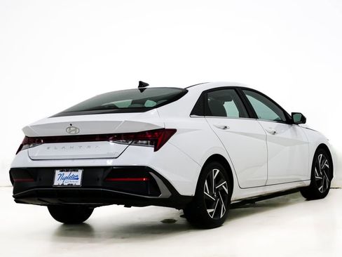 Used 2024 Hyundai Elantra Limited FWD image 7