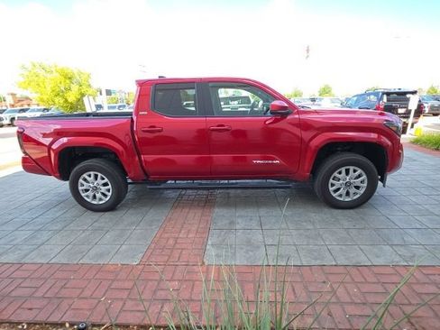 Used 2025 Toyota Tacoma SR5 w/ SR5 Upgrade Package AWD/4WD image 9