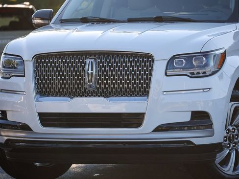 Used 2022 Lincoln Navigator Reserve AWD/4WD image 17