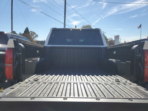 Used 2025 Toyota Tacoma SR image 8