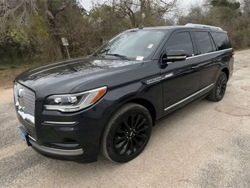 Used 2023 Lincoln Navigator Reserve image 4