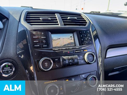 Used 2018 Ford Explorer XLT image 19