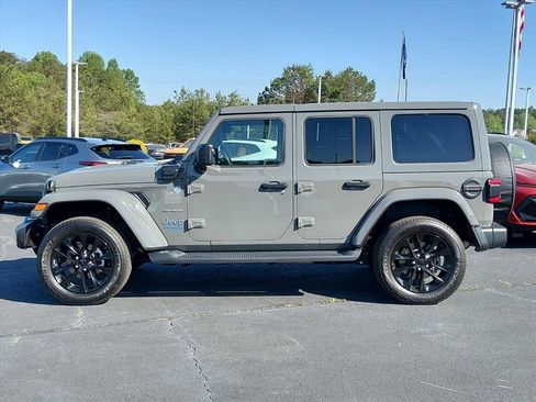 Used 2021 Jeep Wrangler Unlimited Sahara w/ Cold Weather Group AWD/4WD image 6