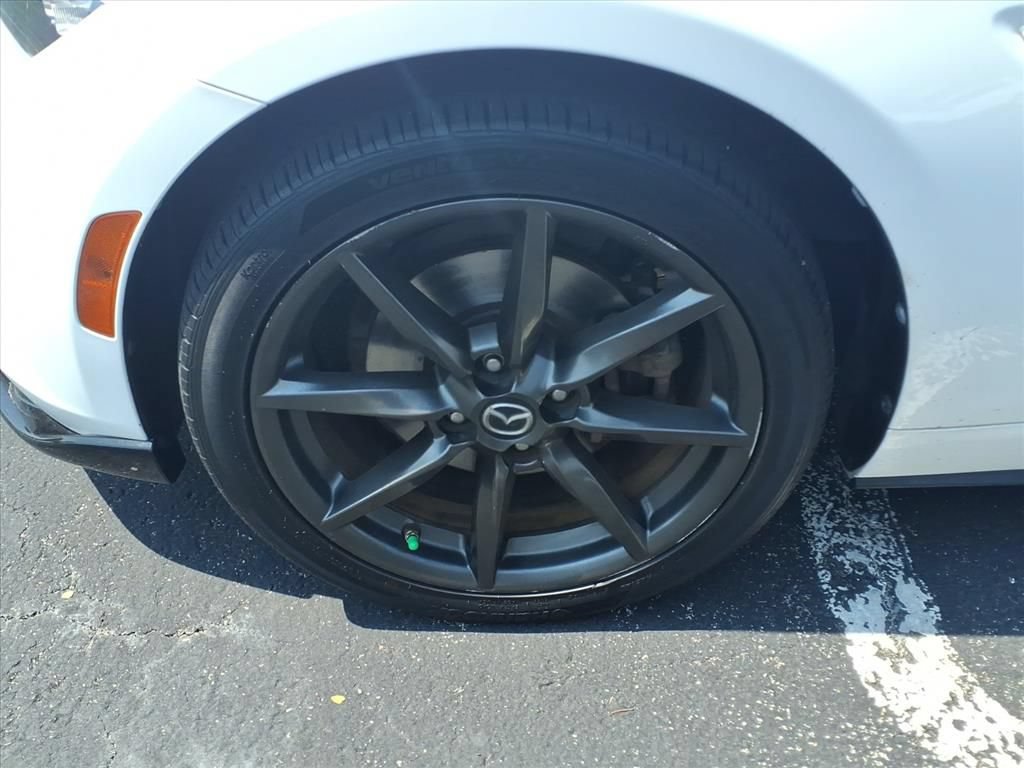 Used 2018 MAZDA MX-5 Miata Club RWD image 15