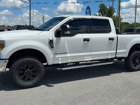 Used 2018 Ford F250 XLT AWD/4WD image 3