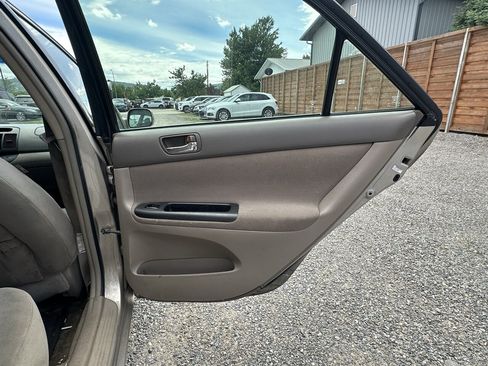 Used 2005 Toyota Camry LE FWD image 15
