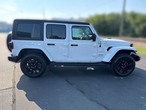 Used 2023 Jeep Wrangler Unlimited Sahara AWD/4WD image 6