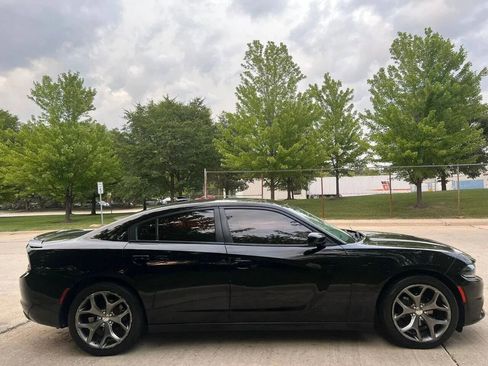 Used 2015 Dodge Charger SXT image 12