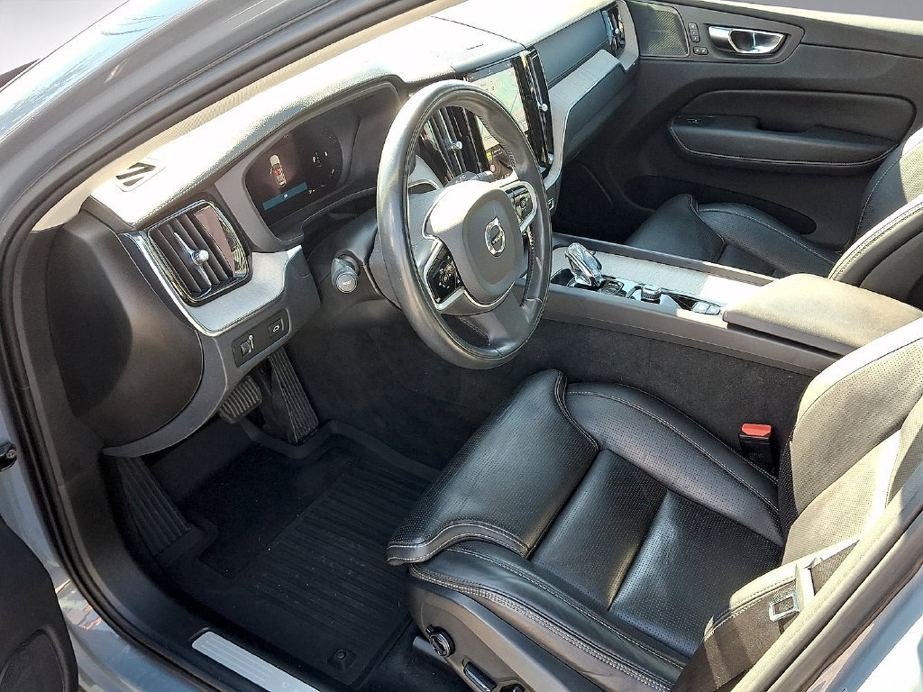Used 2022 Volvo XC60 B5 Inscription w/ Advanced Package FWD image 17