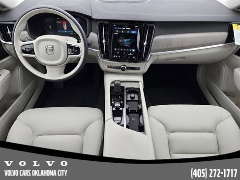 Used 2025 Volvo S90 B6 Plus image 22
