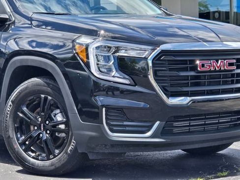 Certified 2024 GMC Terrain SLE FWD image 3