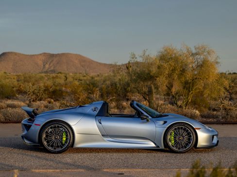 Used 2015 Porsche 918 Spyder AWD/4WD image 9