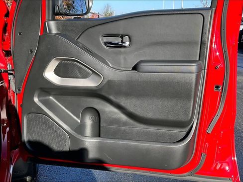 Used 2024 Nissan Frontier SV w/ SV Convenience Package image 22