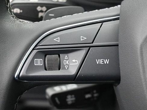 Used 2023 Audi Q8 Premium image 18