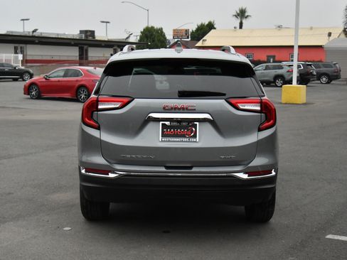 Used 2024 GMC Terrain SLT image 7