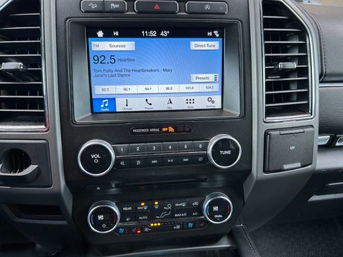 Used 2018 Ford Expedition Max XLT w/ Equipment Group 202A AWD/4WD image 7