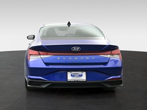 Used 2023 Hyundai Elantra SEL w/ Convenience Package FWD image 3
