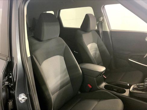 Certified 2025 Kia Soul LX w/ LX Technology Package image 7