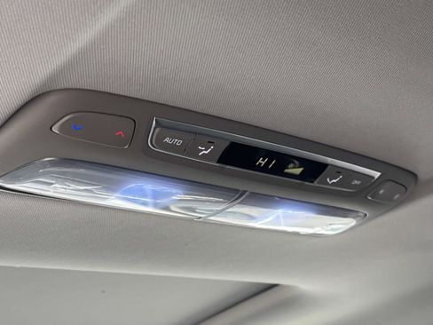 Used 2024 Kia Telluride EX image 19