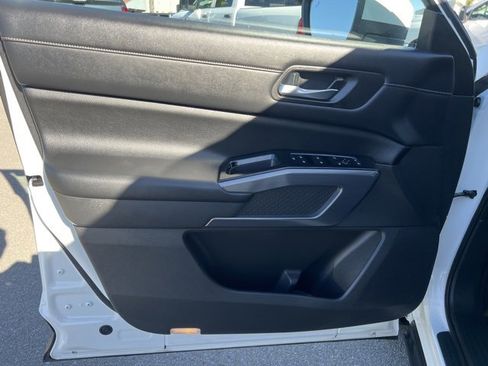 Used 2022 Nissan Pathfinder SL w/ SL Black Package image 15