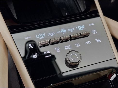 Used 2025 Porsche Cayenne Turbo image 14