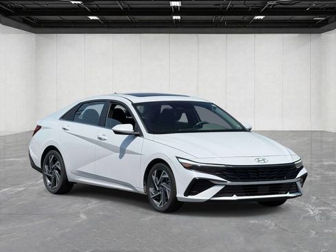 Used 2025 Hyundai Elantra SEL FWD image 3