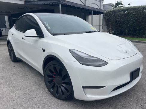 Used 2025 Tesla Model Y Performance AWD/4WD image 1