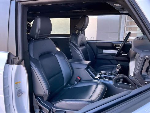 Used 2025 Ford Bronco Badlands w/ Sasquatch Package image 9