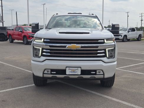 Used 2022 Chevrolet Silverado 2500 High Country w/ Z71 Off-Road Package image 8
