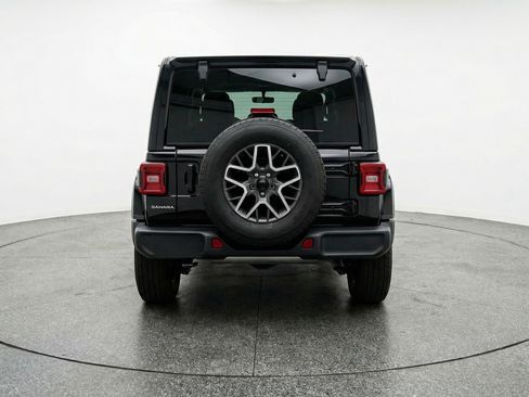 Used 2025 Jeep Wrangler Sahara image 7