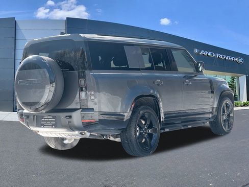 New 2026 Land Rover Defender 130 X-Dynamic SE image 4