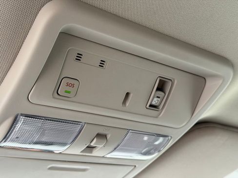 Used 2024 Nissan Titan SV w/ SV Convenience Package image 37