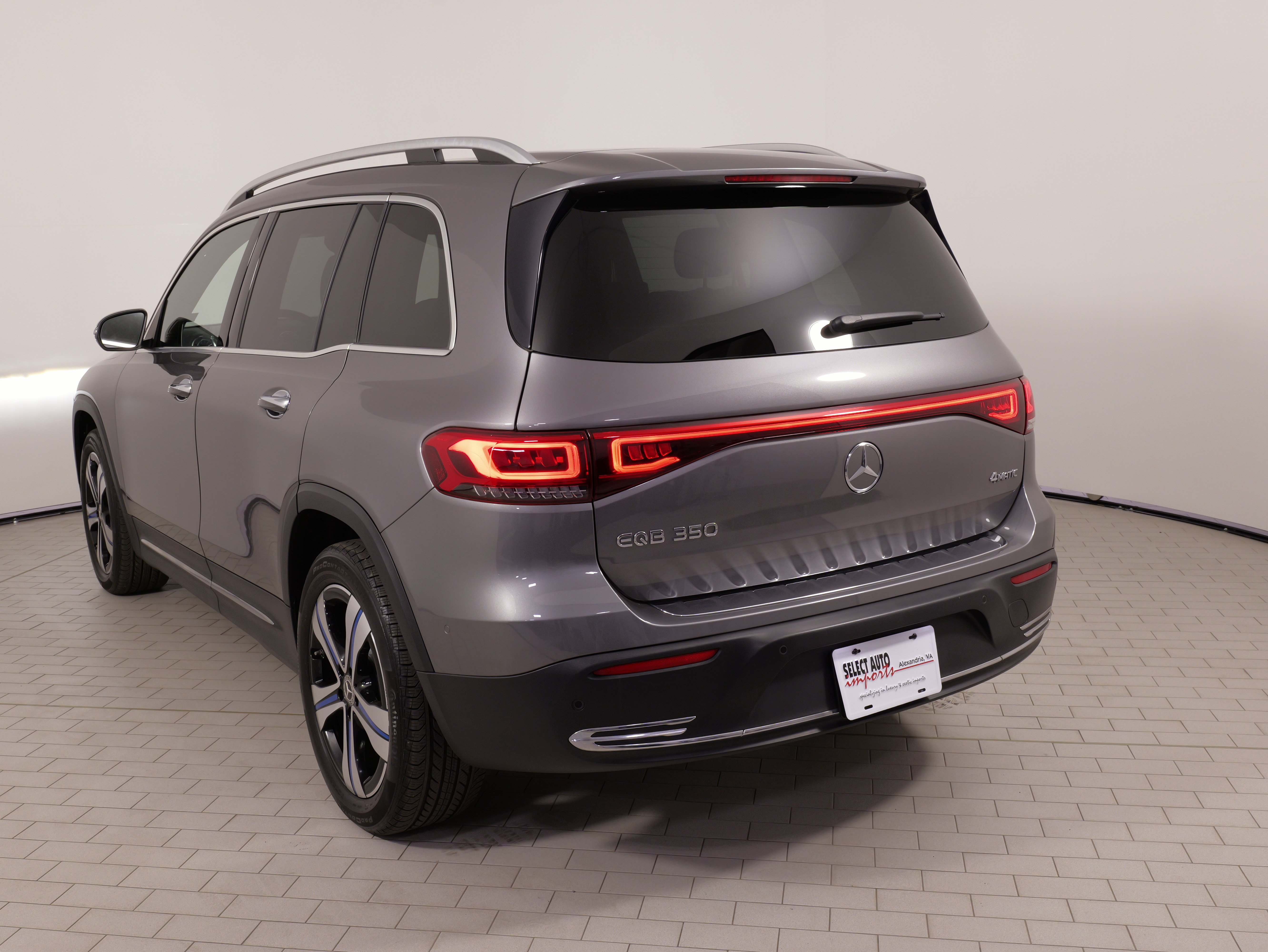 Used 2023 Mercedes-Benz EQB 350 4MATIC SUV image 13