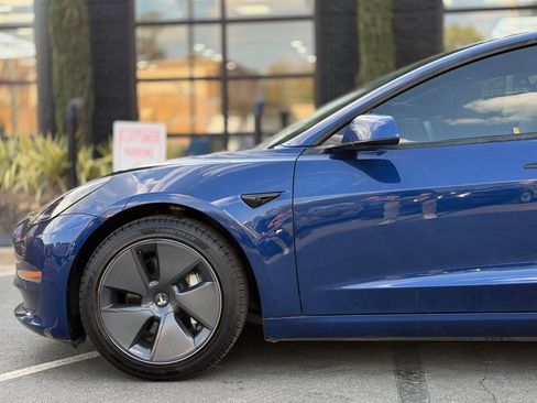 Used 2021 Tesla Model 3 Standard Range image 9
